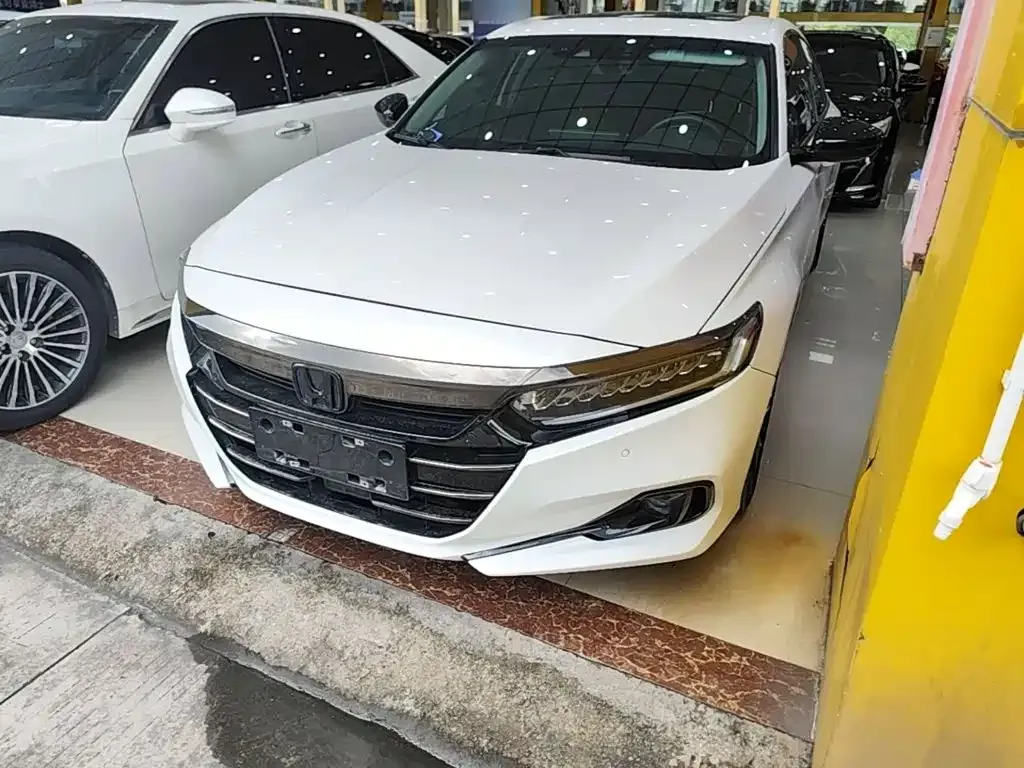 Honda Accord — фото 1