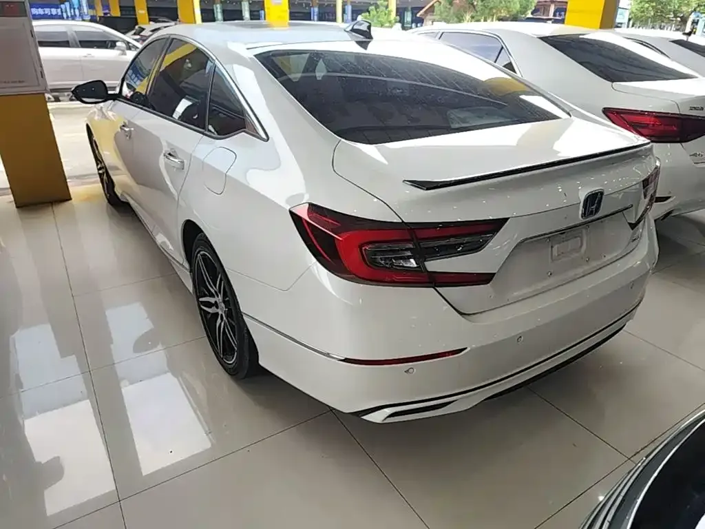 Honda Accord — фото 8