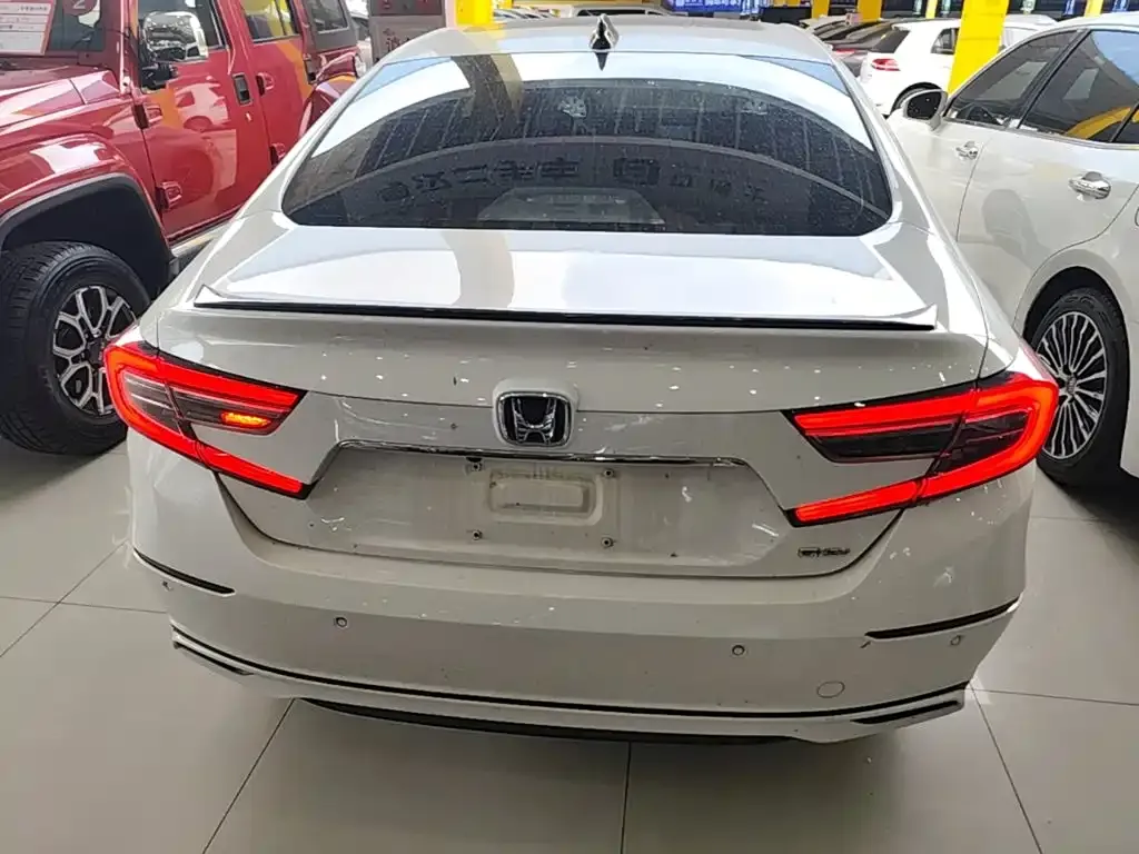 Honda Accord — фото 9