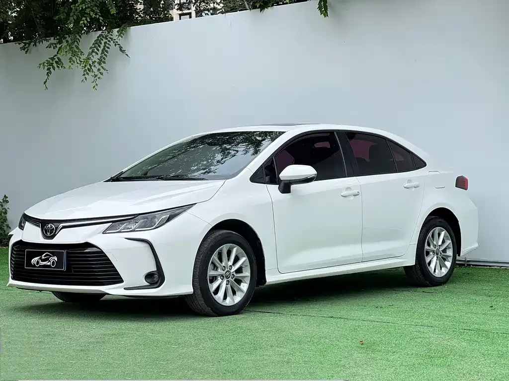 Toyota Corolla — фото 1