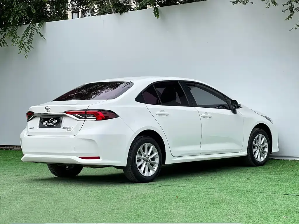 Toyota Corolla — фото 4