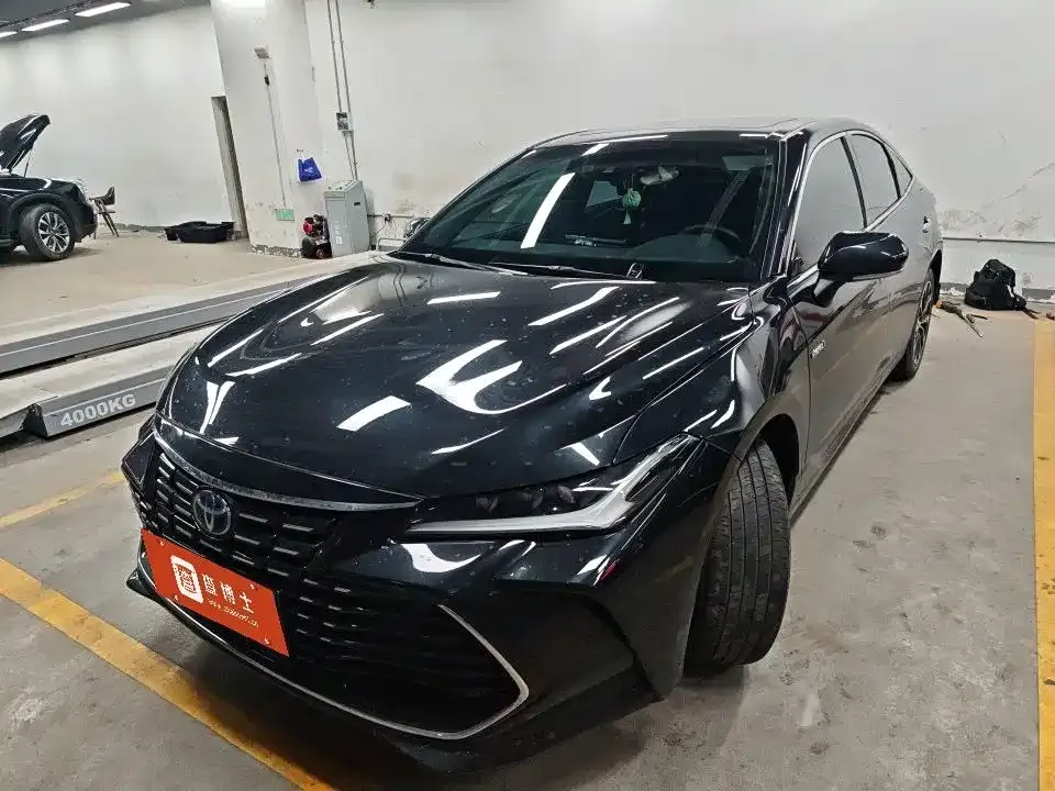 Toyota Avalon — фото 1