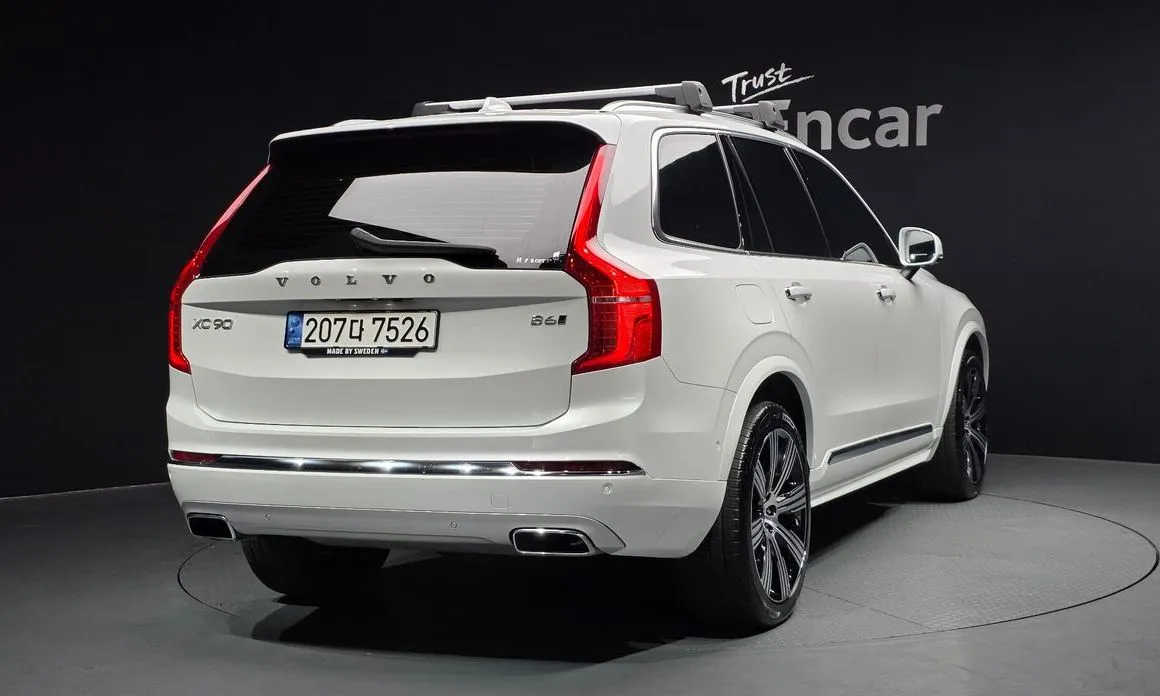 Volvo XC90 — фото 8