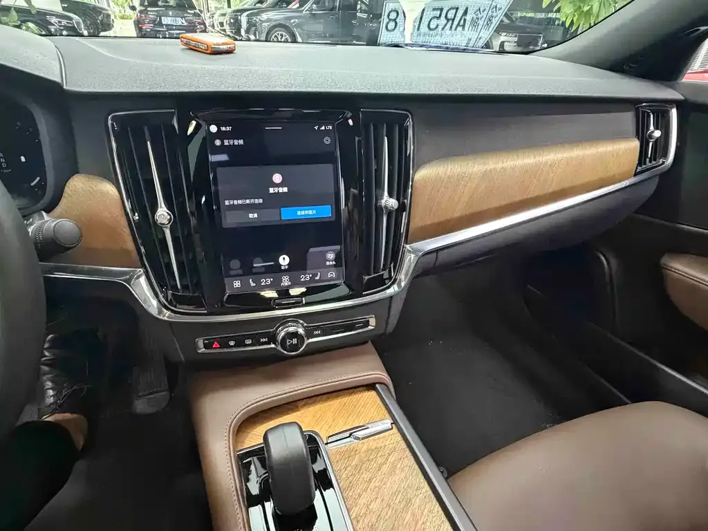 Volvo S90 — фото 7