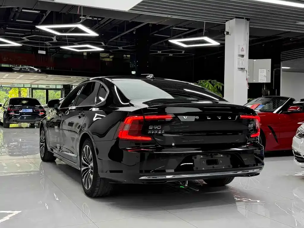 Volvo S90 — фото 3