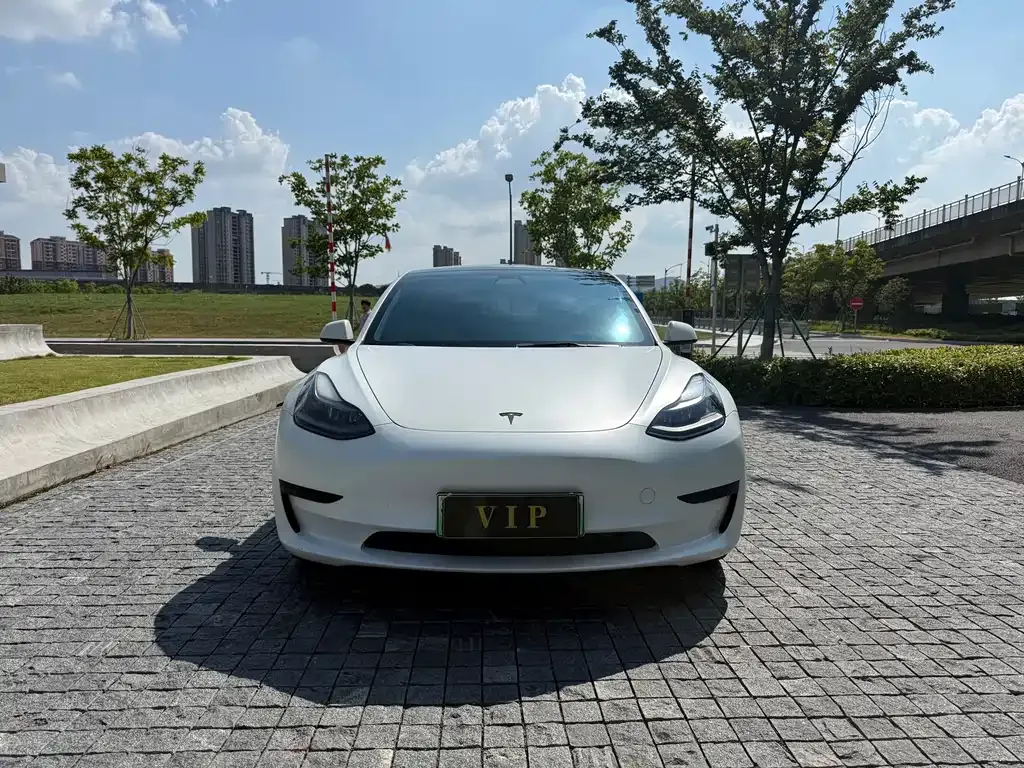 Tesla Model 3 — фото 7