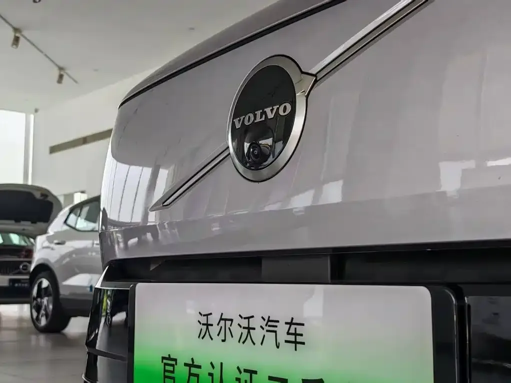 Volvo XC70 Plug-in Hybrid — фото 6
