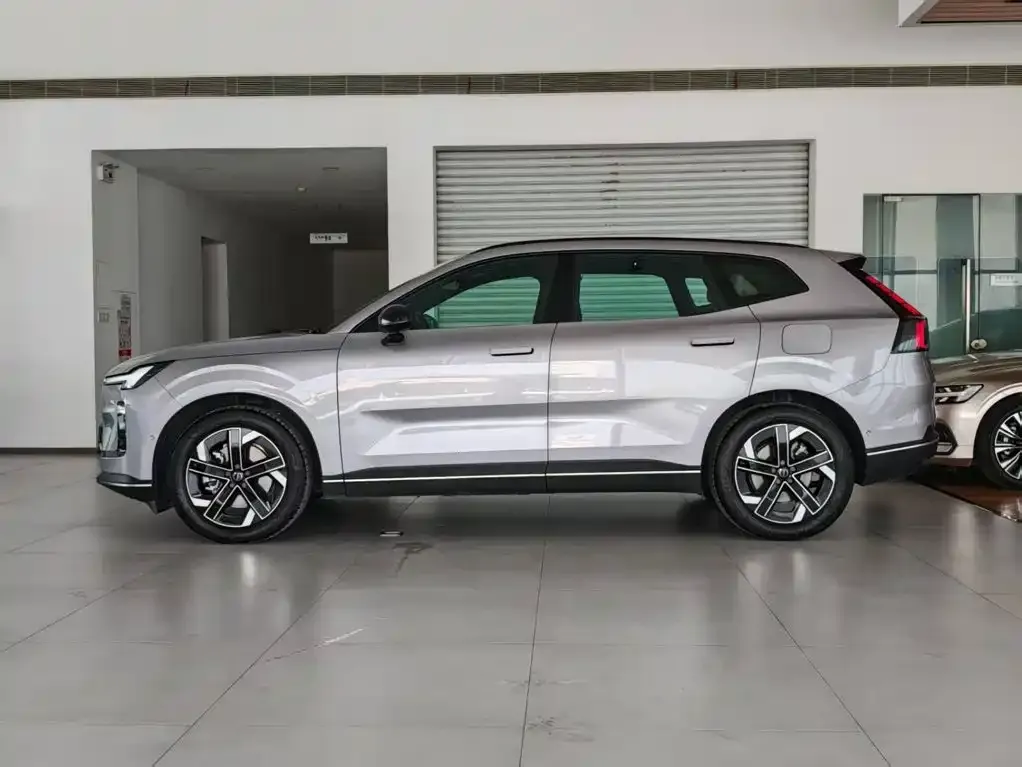 Volvo XC70 Plug-in Hybrid — фото 4
