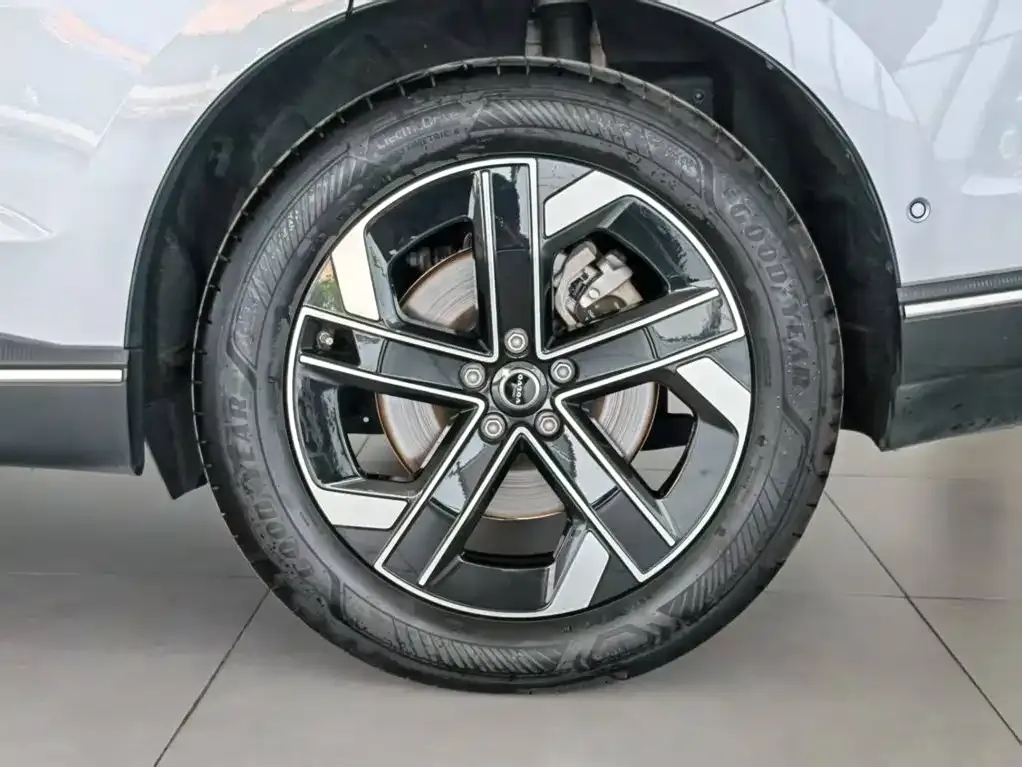 Volvo XC70 Plug-in Hybrid — фото 8
