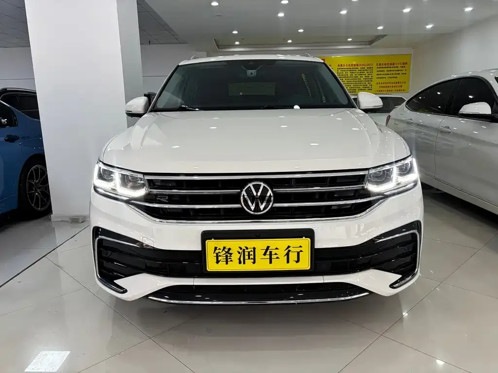 Volkswagen Tiguan L — фото 2