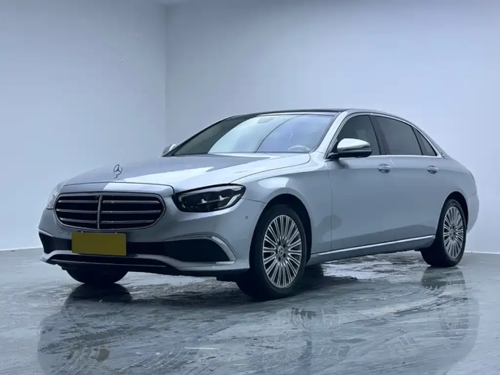 Mercedes-Benz E-Class — фото 1