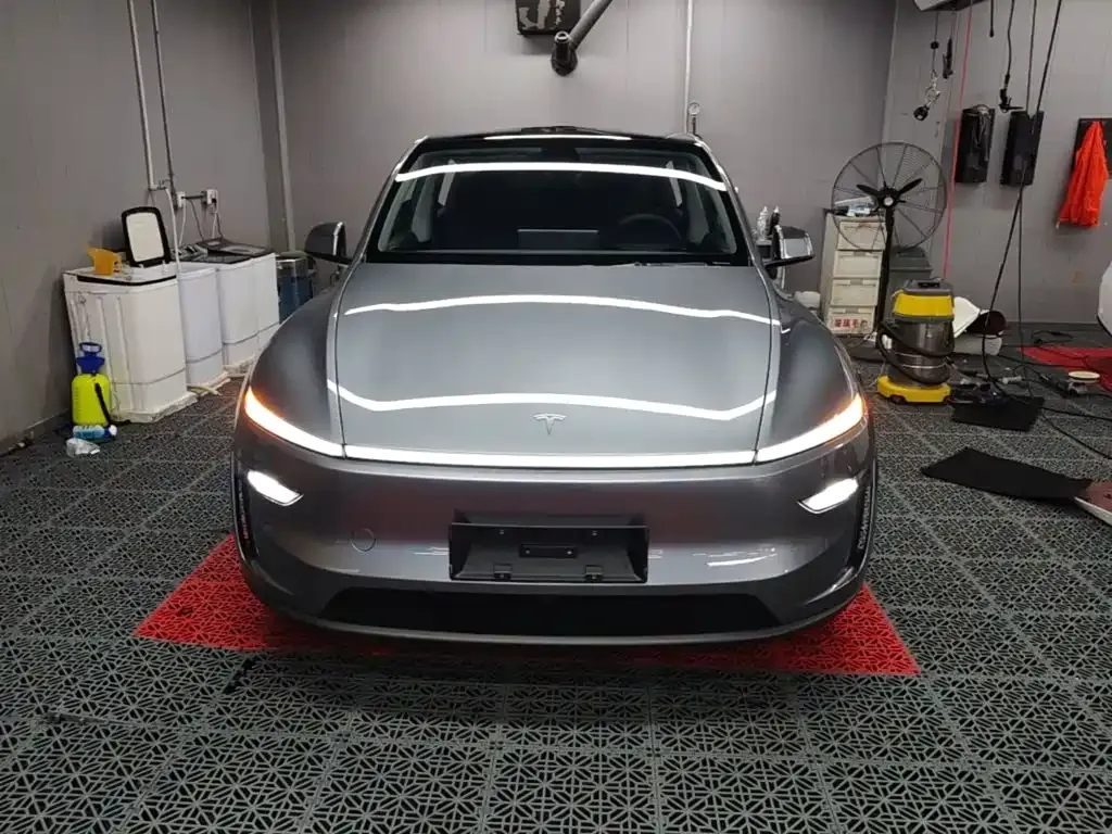 Tesla Model Y — фото 9