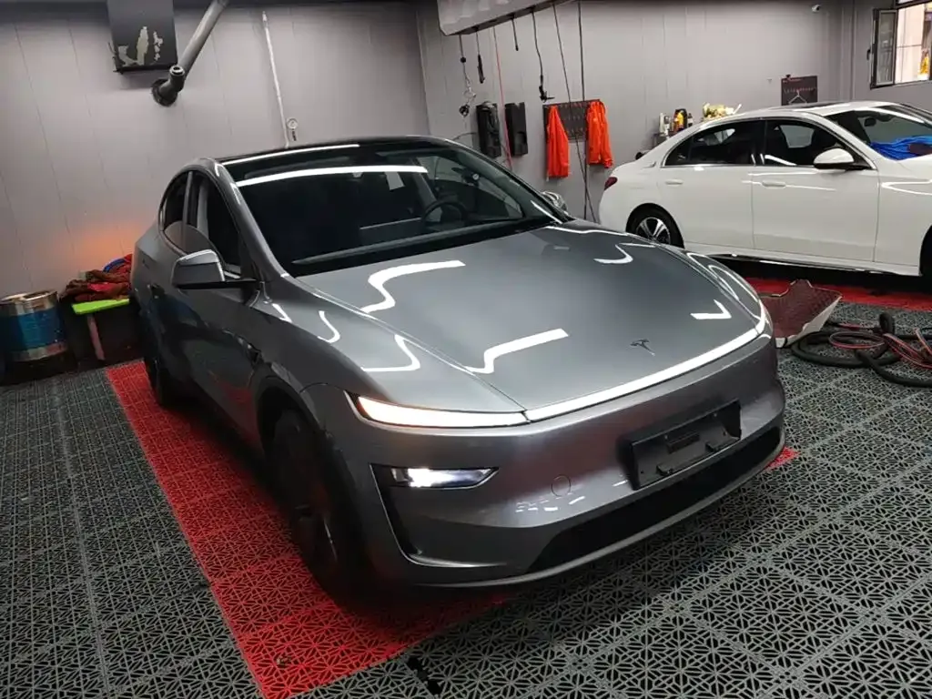 Tesla Model Y — фото 6