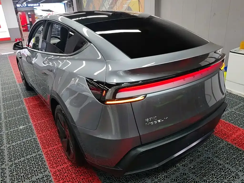 Tesla Model Y — фото 7