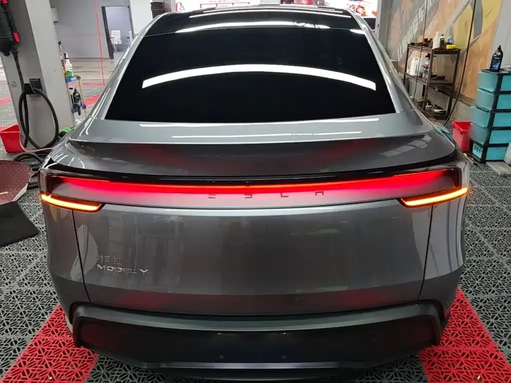 Tesla Model Y — фото 10