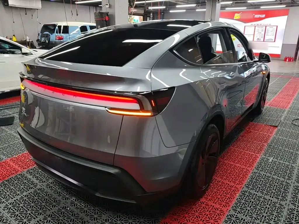 Tesla Model Y — фото 4