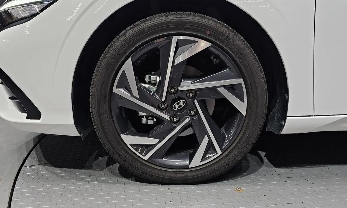 Hyundai AVANTE — фото 8