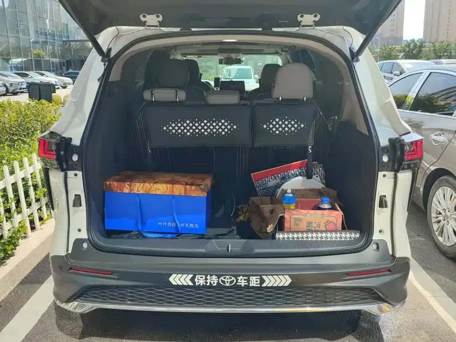 Toyota Granvia — фото 10