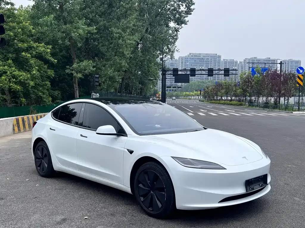 Tesla Model 3 — фото 8