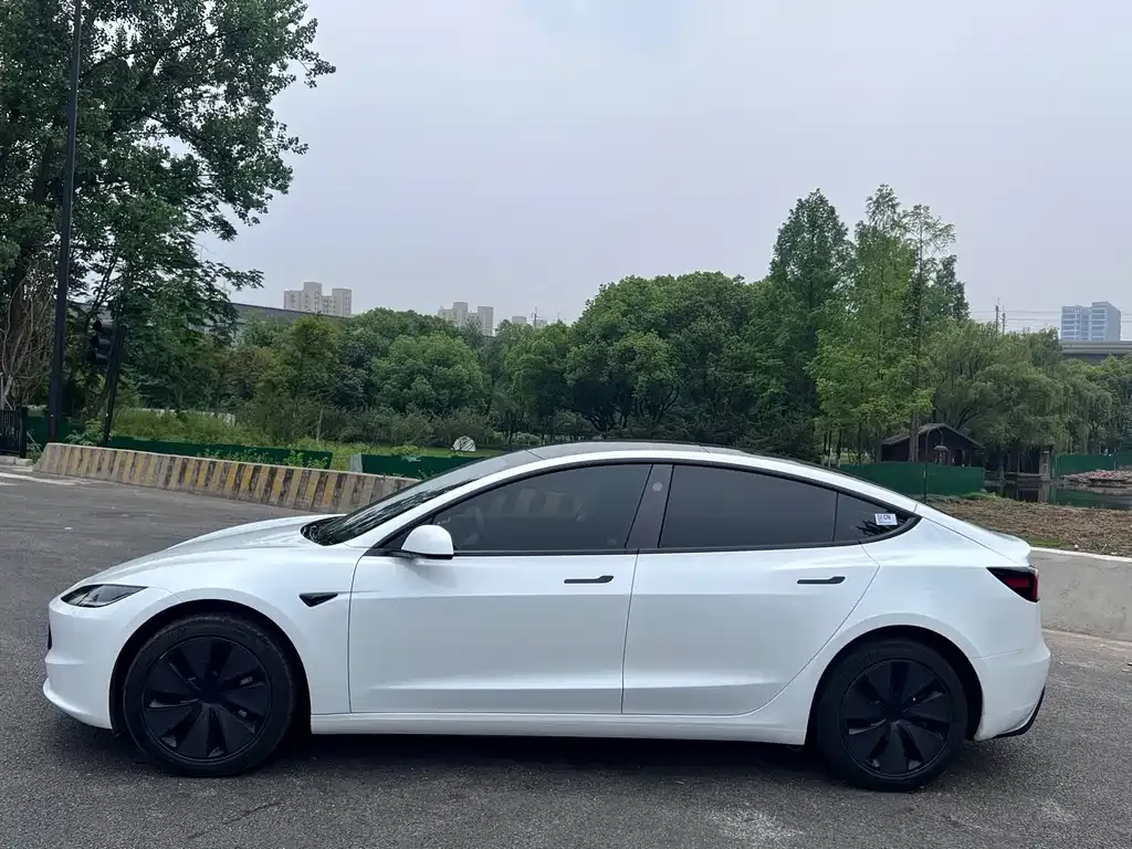 Tesla Model 3 — фото 2