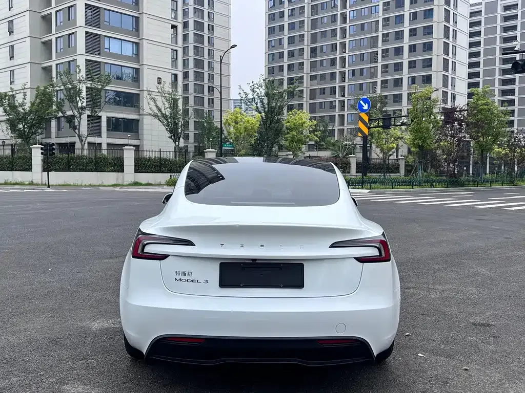 Tesla Model 3 — фото 6