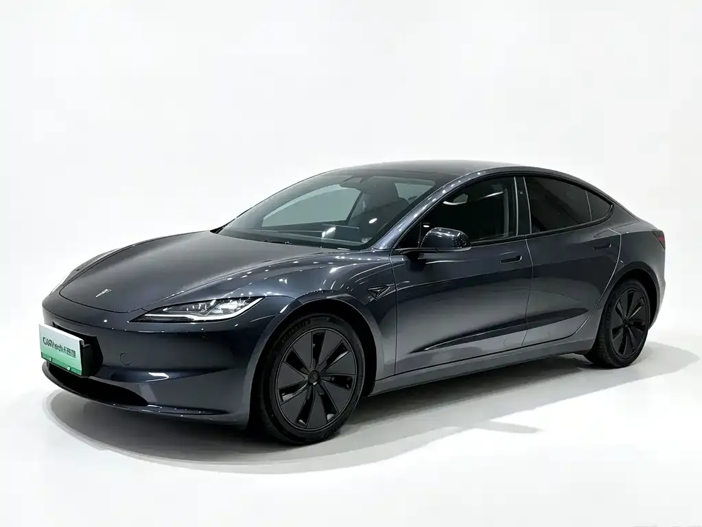 Tesla Model 3 — фото 1