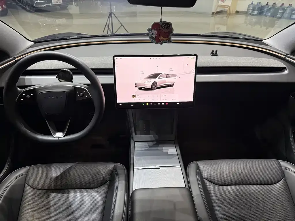 Tesla Model 3 — фото 9