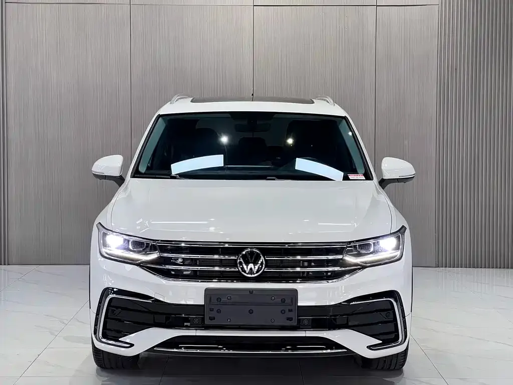 Volkswagen Tiguan L — фото 2