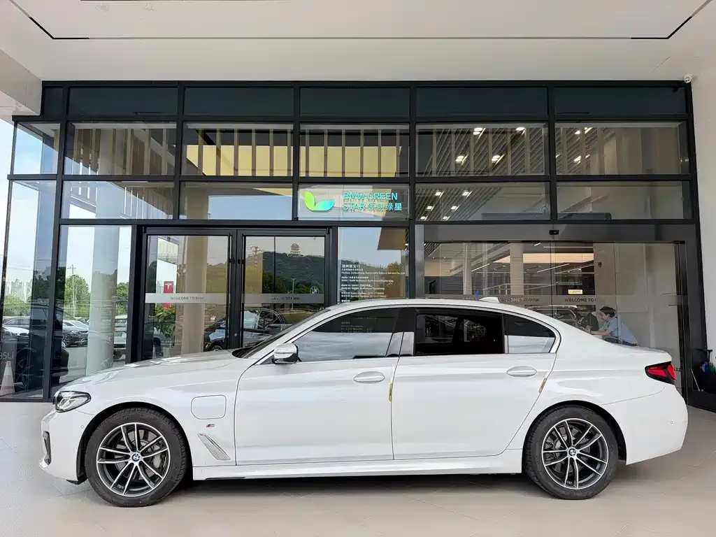 BMW 5 Series New Energy — фото 4