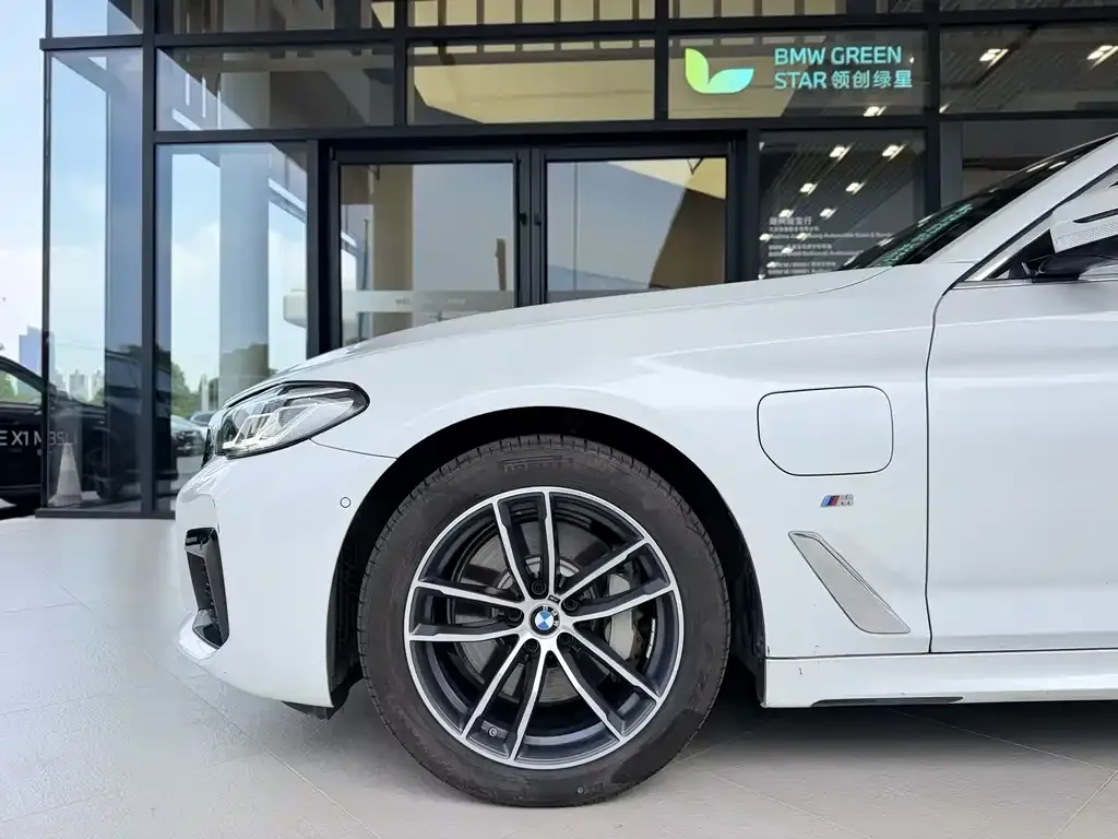 BMW 5 Series New Energy — фото 10