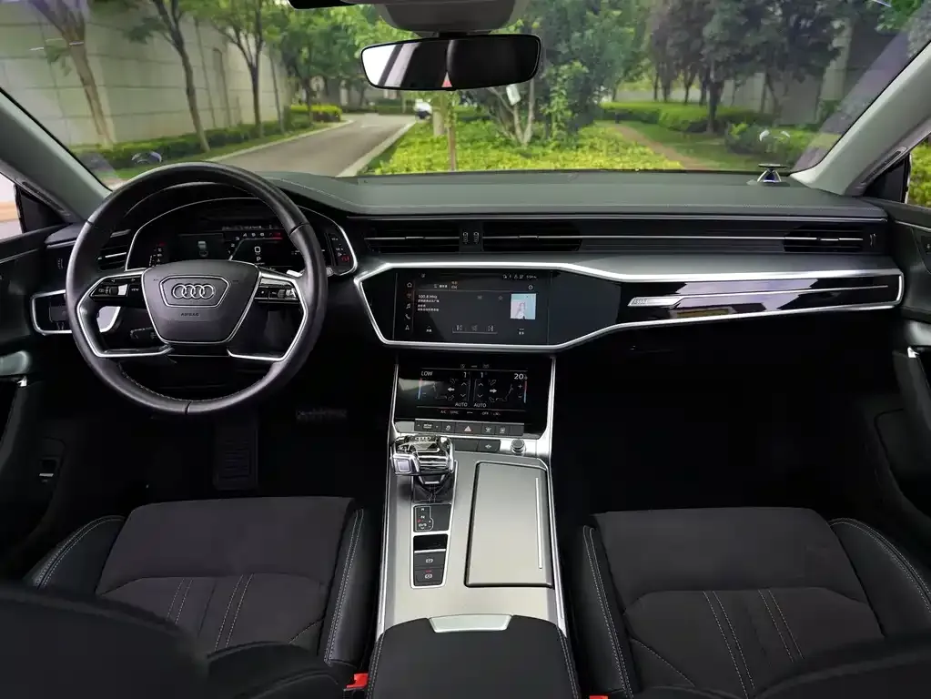 Audi A7L — фото 9