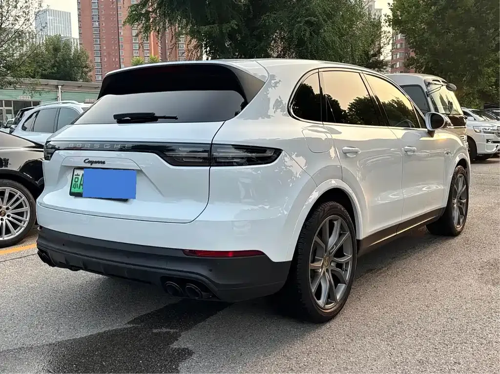 Porsche Cayenne Hybrid — фото 10