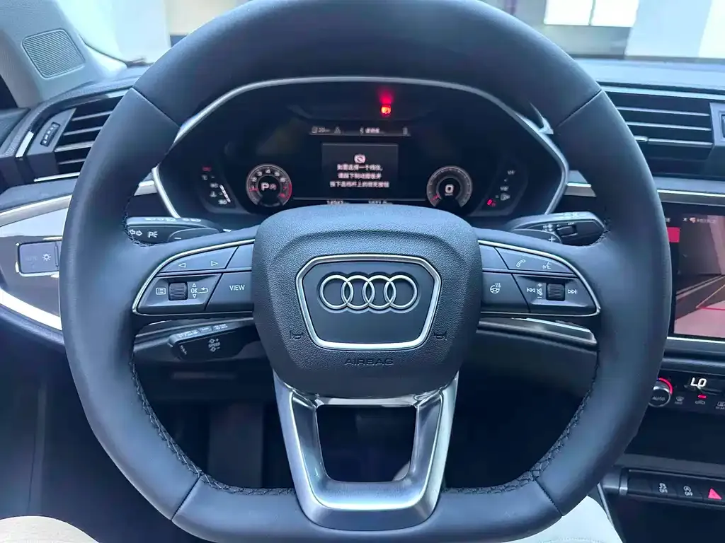 Audi Q3 — фото 8