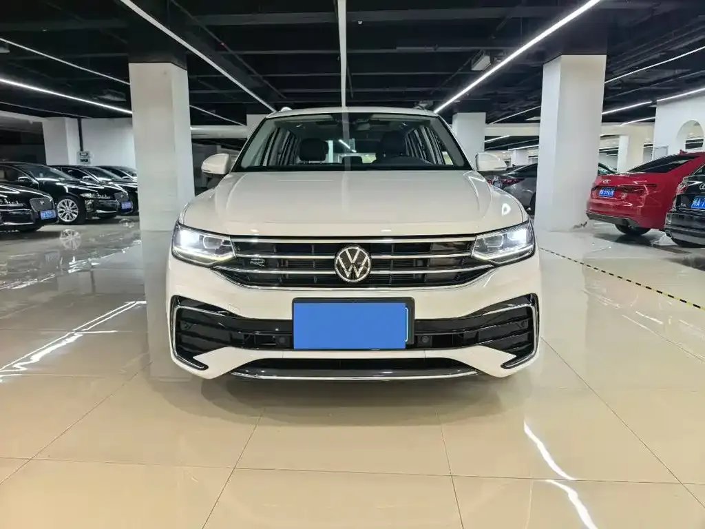 Volkswagen Tiguan L — фото 5