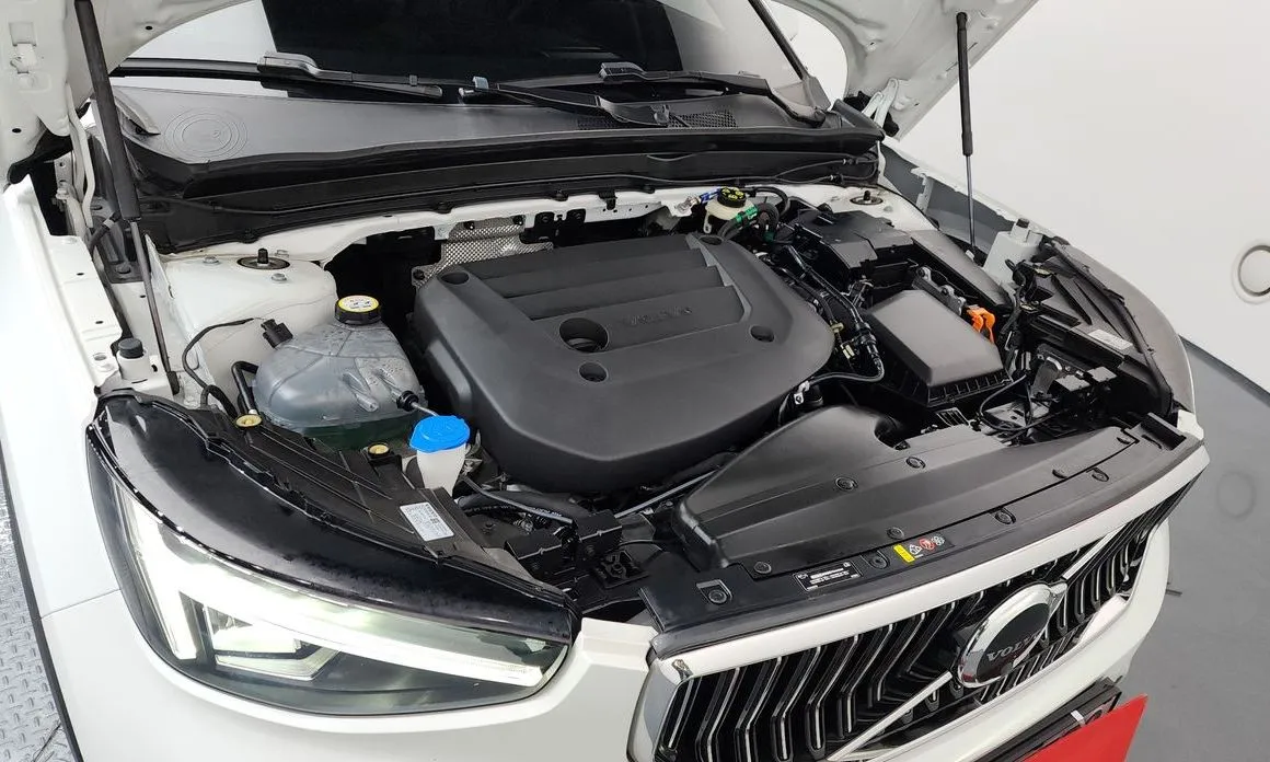 Volvo XC40 — фото 10