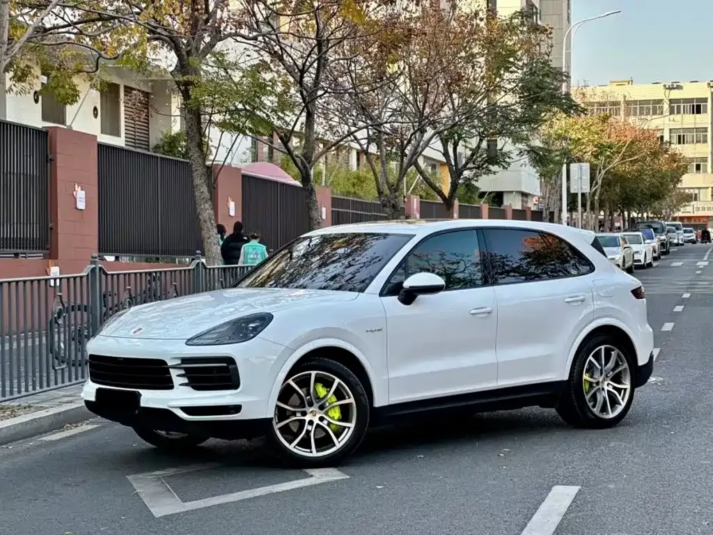 Porsche Cayenne Hybrid — фото 1