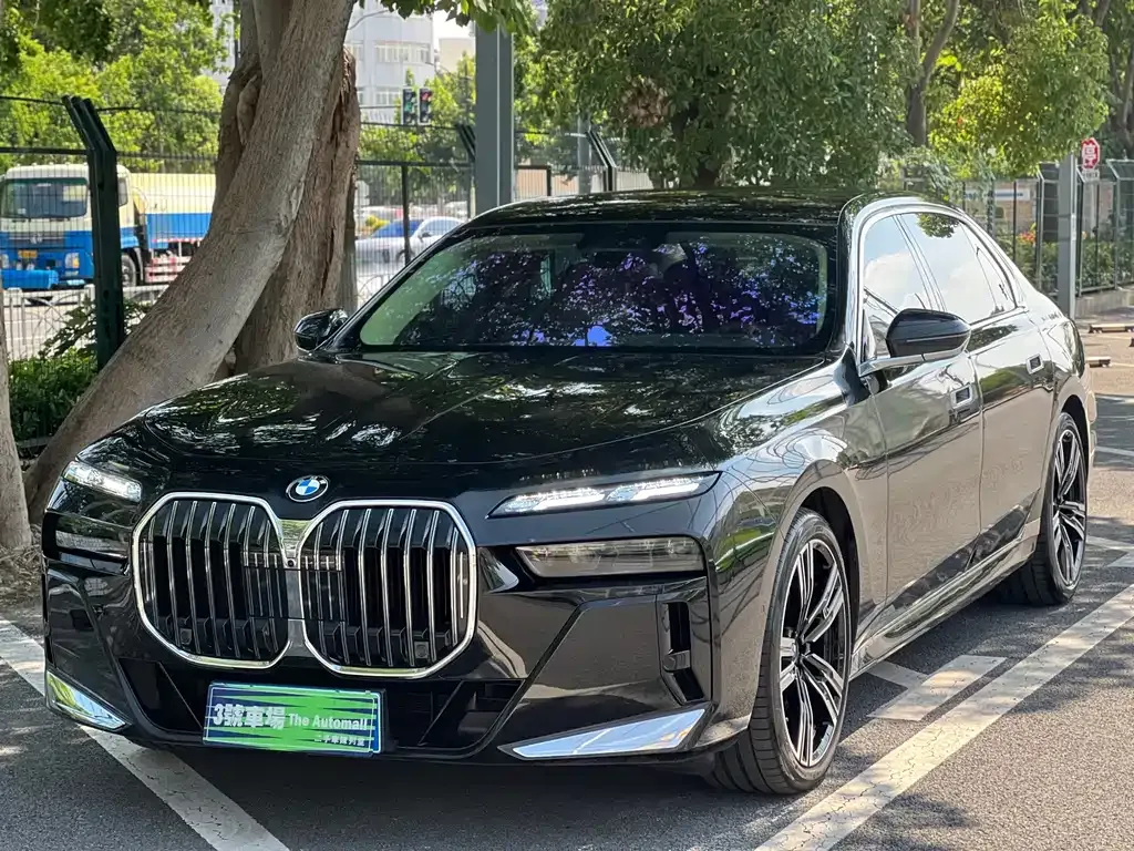 BMW 7 Series — фото 1