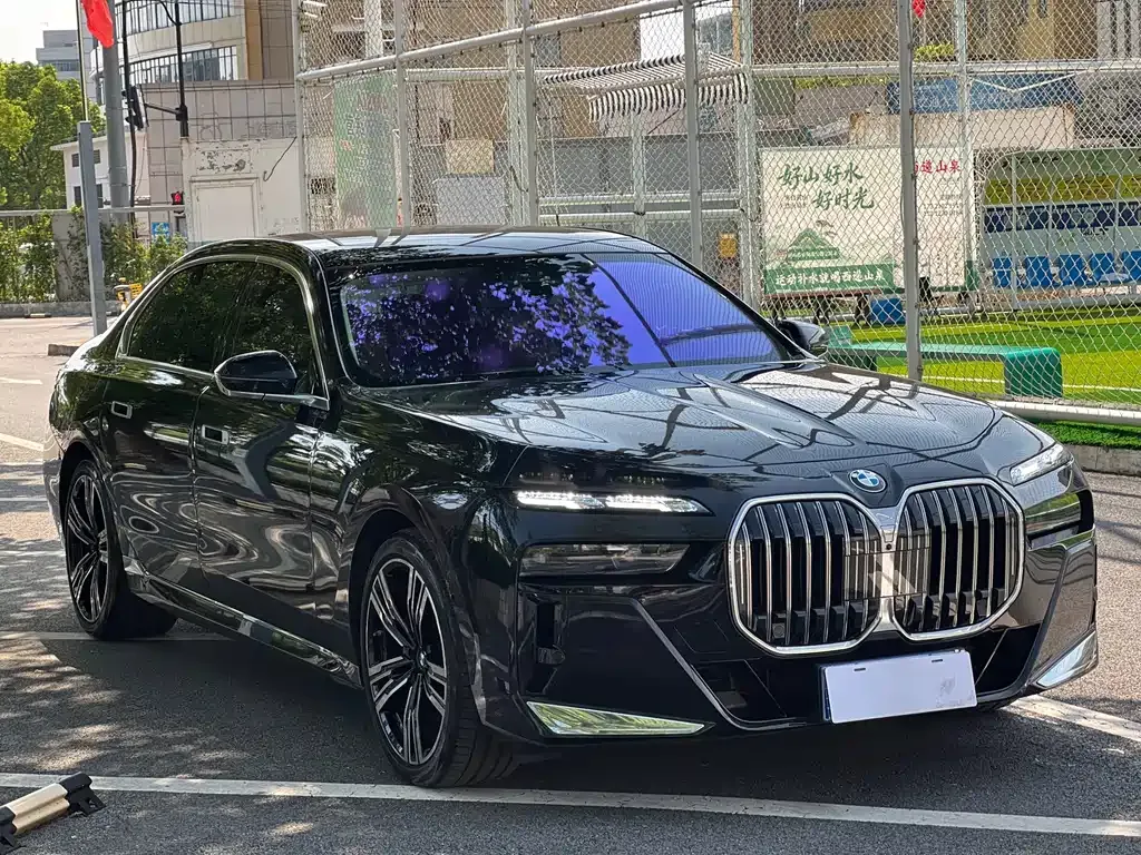 BMW 7 Series — фото 2