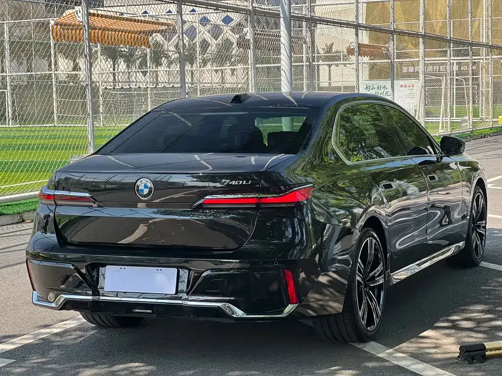 BMW 7 Series — фото 5
