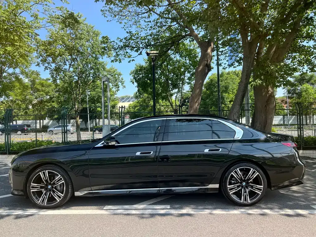 BMW 7 Series — фото 9