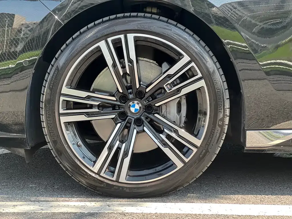 BMW 7 Series — фото 10