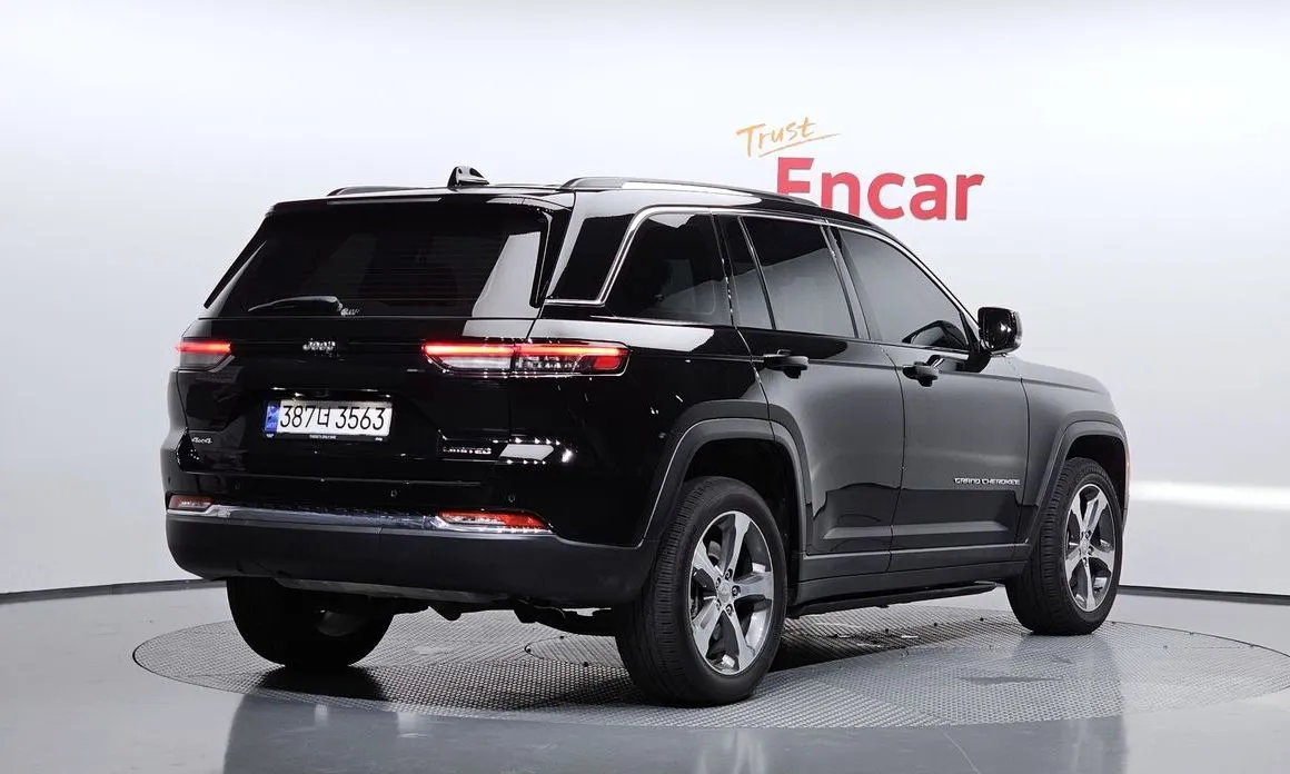 Jeep Cherokee — фото 10
