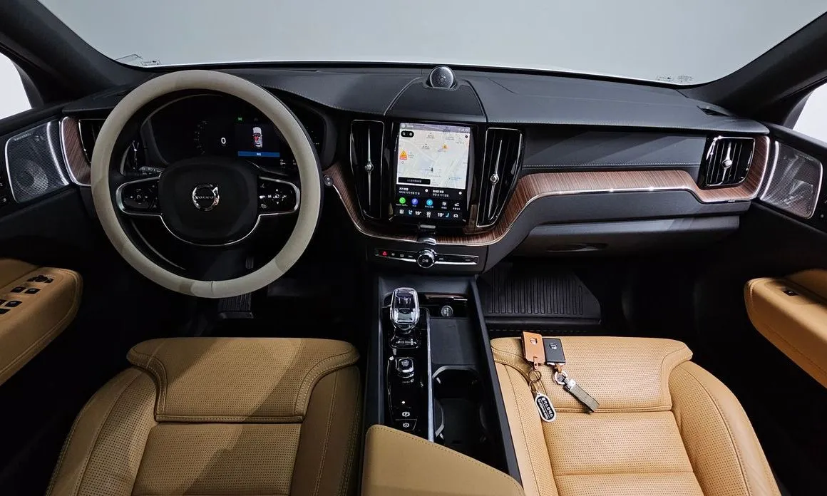 Volvo XC60 — фото 8