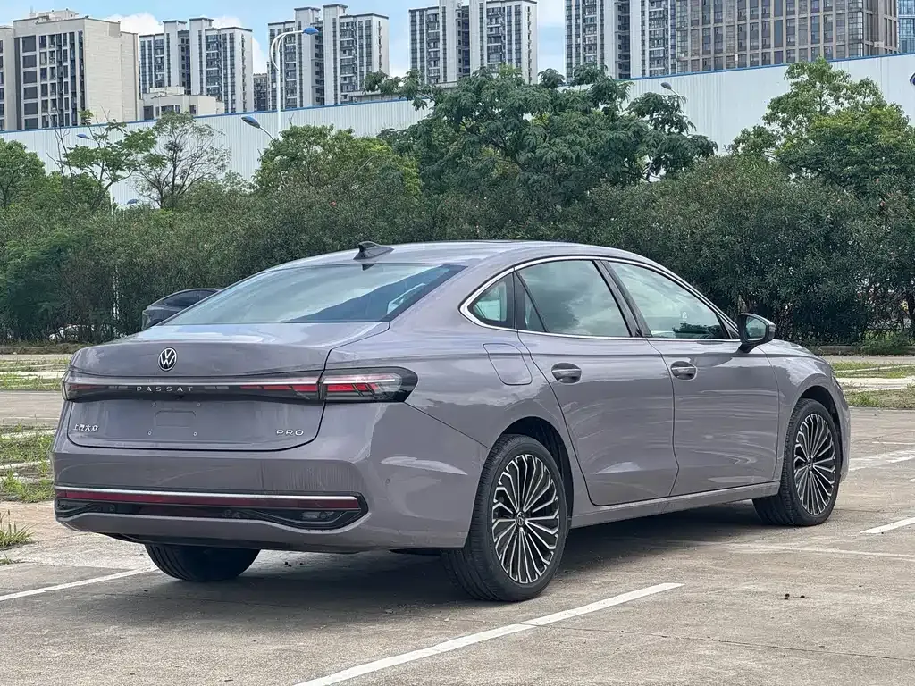 Volkswagen Passat — фото 9