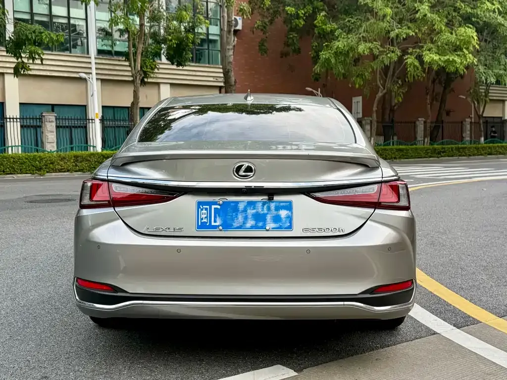 Lexus ES — фото 4