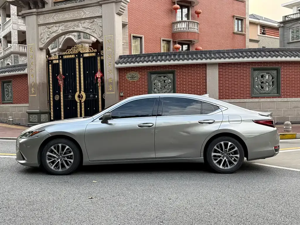 Lexus ES — фото 10