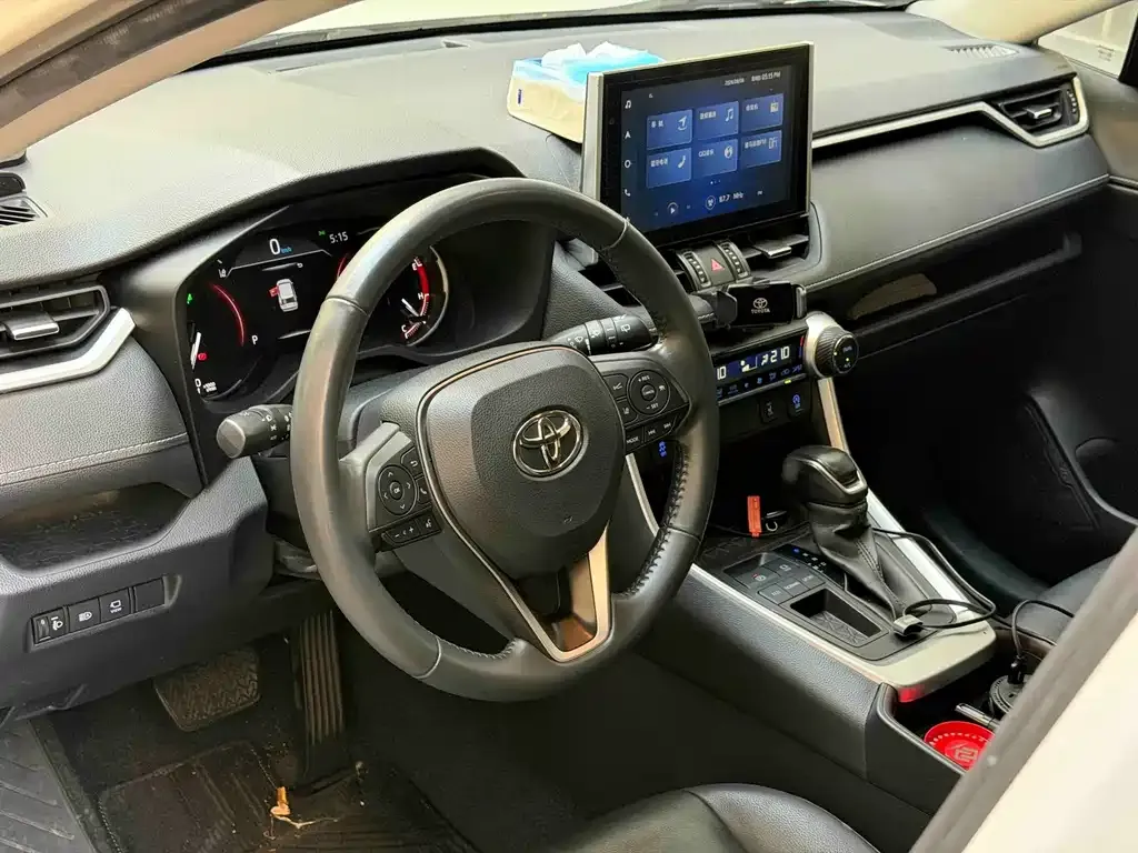 Toyota RAV4 — фото 2