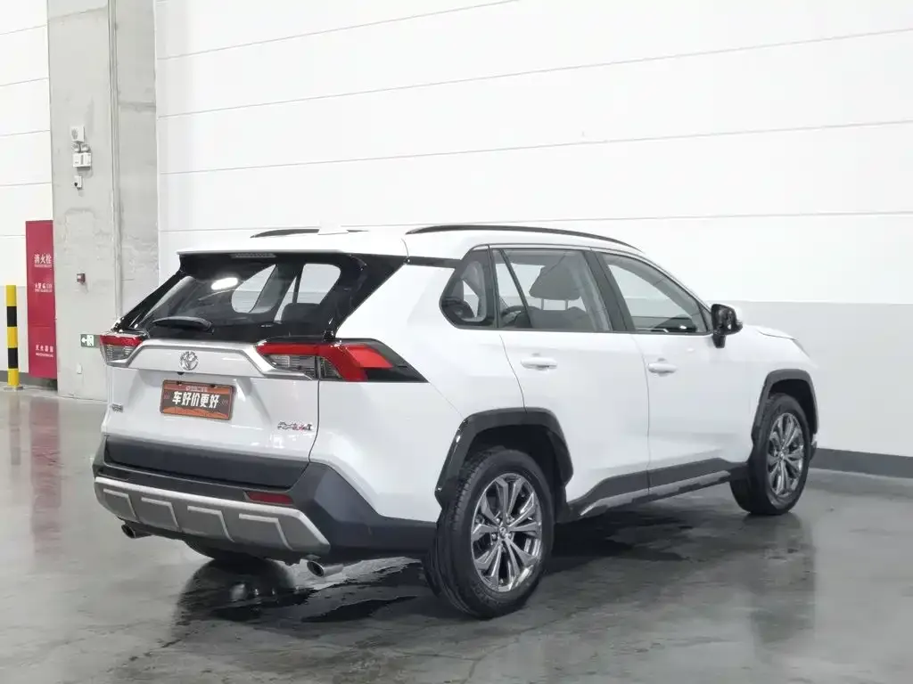 Toyota RAV4 — фото 6
