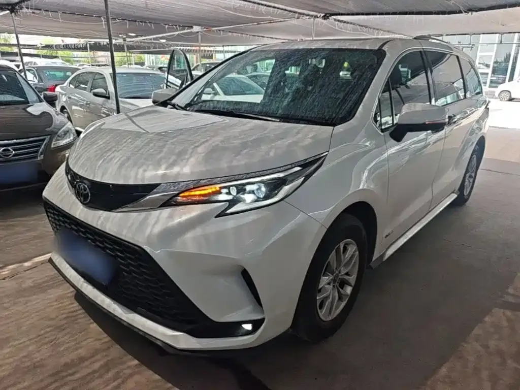 Toyota Granvia — фото 1