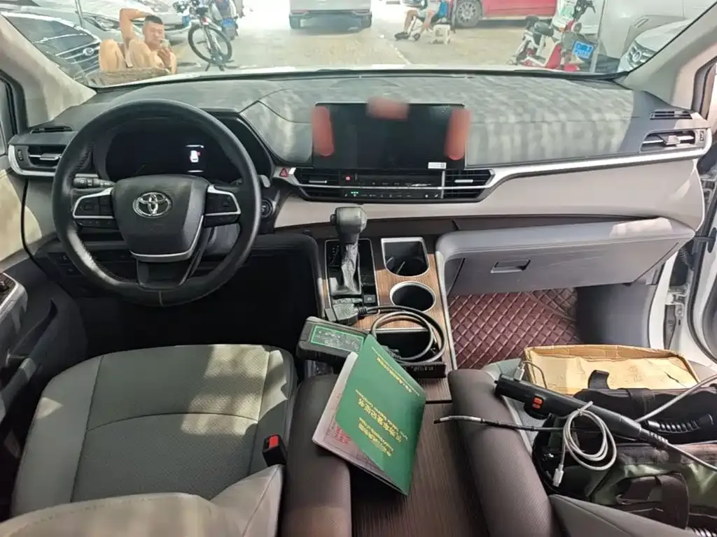 Toyota Granvia — фото 4